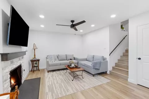Living - 968 Marlin Dr, Vista, CA 92084 photo 3 of 3