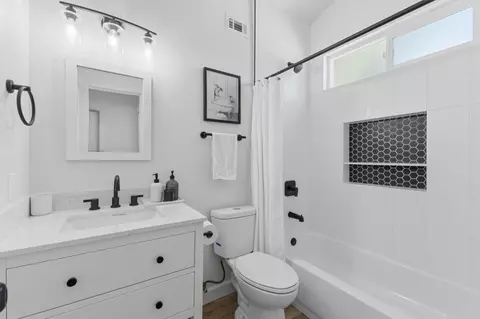 Bath - 968 Marlin Dr, Vista, CA 92084 photo 4 of 4