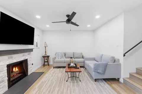 Living - 968 Marlin Dr, Vista, CA 92084 photo 2 of 3
