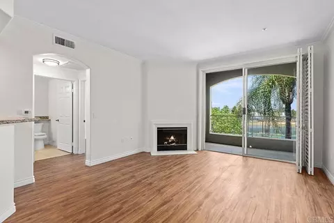 Living - 4155 Executive Dr #E307, La Jolla, CA 92037 photo 6 of 8