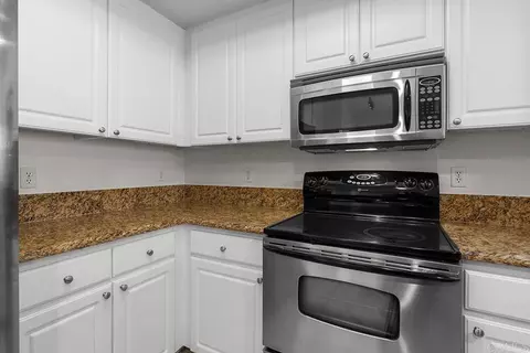 Kitchen - 4155 Executive Dr #E307, La Jolla, CA 92037 photo 4 of 5