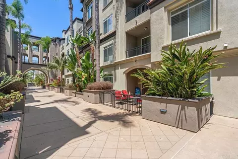 Exterior - 4155 Executive Dr #E307, La Jolla, CA 92037 photo 6 of 7