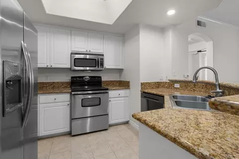 Kitchen - 4155 Executive Dr #E307, La Jolla, CA 92037 photo 2 of 5