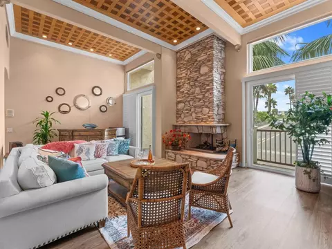 Living - 1601 S Pacific St #A2, Oceanside, CA 92054 photo 1 of 4