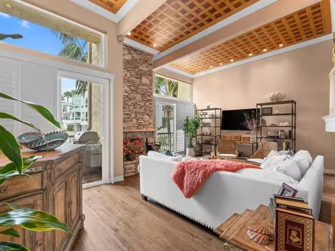 Living - 1601 S Pacific St #A2, Oceanside, CA 92054 photo 2 of 4