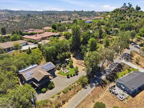 View/Area - 1866 Santa Margarita, Fallbrook, CA 92028 photo 5 of 14
