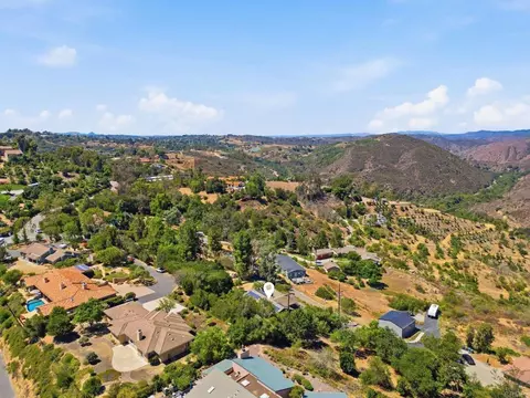 View/Area - 1866 Santa Margarita, Fallbrook, CA 92028 photo 12 of 14