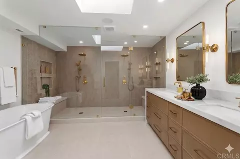 Bath - 5875 La Jolla Mesa Dr, La Jolla, CA 92037 photo 4 of 7