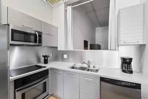 Kitchen - 550 Seagaze Dr #9, Oceanside, CA 92054 photo 4 of 5