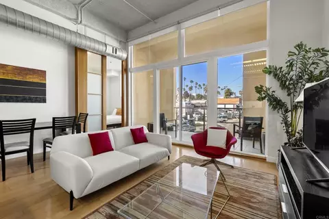 Living - 550 Seagaze Dr #9, Oceanside, CA 92054 photo 2 of 4