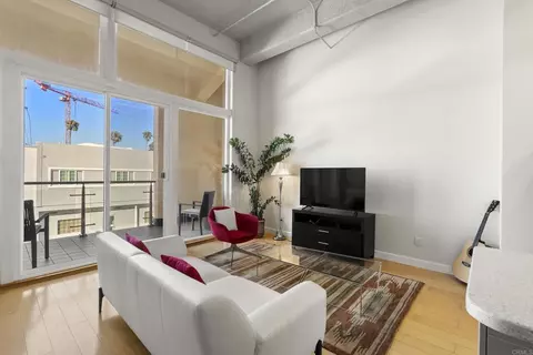Living - 550 Seagaze Dr #9, Oceanside, CA 92054 photo 3 of 4