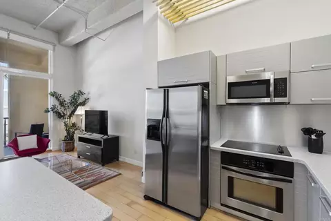 Kitchen - 550 Seagaze Dr #9, Oceanside, CA 92054 photo 3 of 5