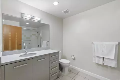 Bath - 550 Seagaze Dr #9, Oceanside, CA 92054 photo 1 of 1