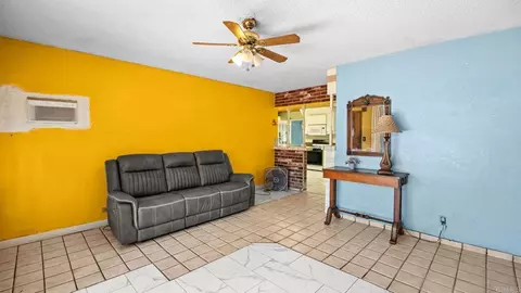 Living - 852 Gamble St, Escondido, CA 92026 photo 2 of 3