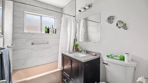 Bath - 852 Gamble St, Escondido, CA 92026 photo 1 of 3