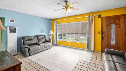 Living - 852 Gamble St, Escondido, CA 92026 photo 1 of 3