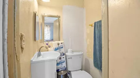 Bath - 852 Gamble St, Escondido, CA 92026 photo 2 of 3