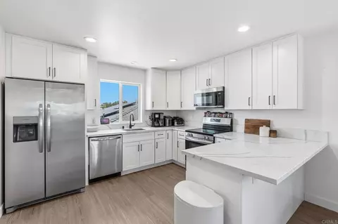 Kitchen - 514 Avalon Dr, Vista, CA 92084 photo 4 of 4