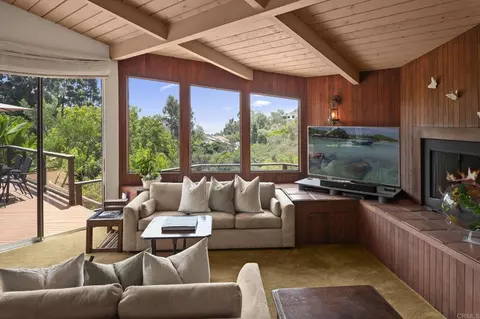Living - 5860 Cactus Way, La Jolla, CA 92037 photo 9 of 10