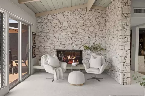 Living - 5860 Cactus Way, La Jolla, CA 92037 photo 4 of 10