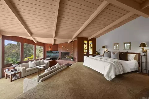 Bedroom - 5860 Cactus Way, La Jolla, CA 92037 photo 2 of 9