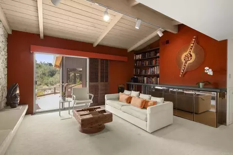 Living - 5860 Cactus Way, La Jolla, CA 92037 photo 5 of 10