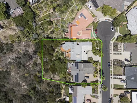 View/Area - 5860 Cactus Way, La Jolla, CA 92037 photo 3 of 3