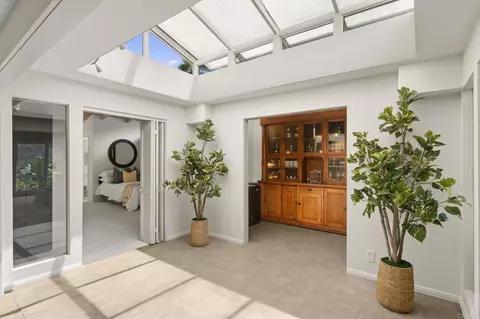 Entry Way - 5860 Cactus Way, La Jolla, CA 92037 photo 3 of 3