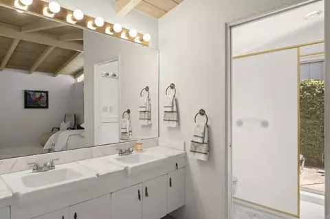 Bath - 5860 Cactus Way, La Jolla, CA 92037 photo 2 of 2