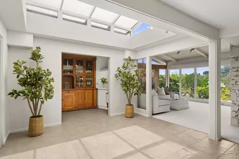 Entry Way - 5860 Cactus Way, La Jolla, CA 92037 photo 1 of 3
