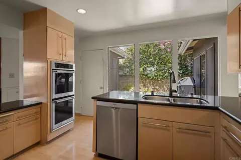 Kitchen - 5860 Cactus Way, La Jolla, CA 92037 photo 3 of 3