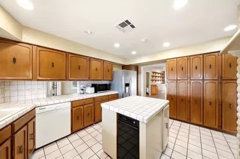 Kitchen - 293 Via Del Cerrito, Encinitas, CA 92024 photo 7 of 7