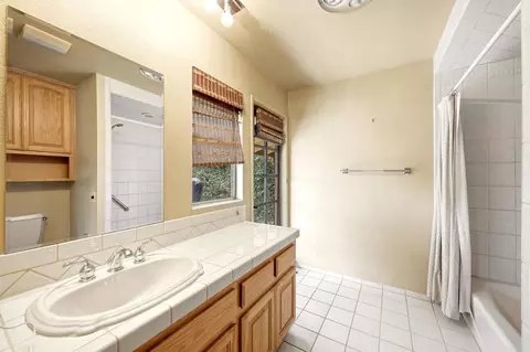 Bath - 293 Via Del Cerrito, Encinitas, CA 92024 photo 4 of 5
