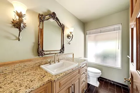 Bath - 293 Via Del Cerrito, Encinitas, CA 92024 photo 3 of 5