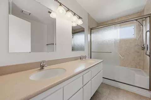 Bath - 2168 Valleydale Ln, Encinitas, CA 92024 photo 2 of 4
