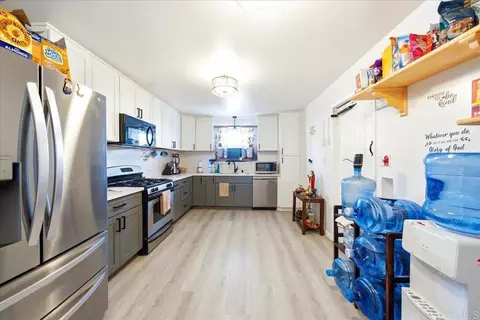 Kitchen - 1475 Lily Ave, El Cajon, CA 92021 photo 2 of 3