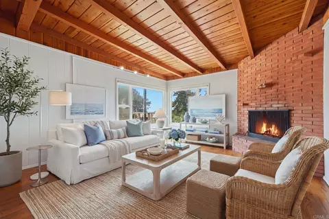 Living - 446 15th St, Del Mar, CA 92014 photo 3 of 7