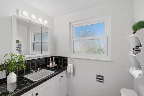 Bath - 446 15th St, Del Mar, CA 92014 photo 2 of 3