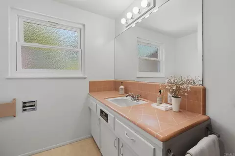 Bath - 446 15th St, Del Mar, CA 92014 photo 1 of 3