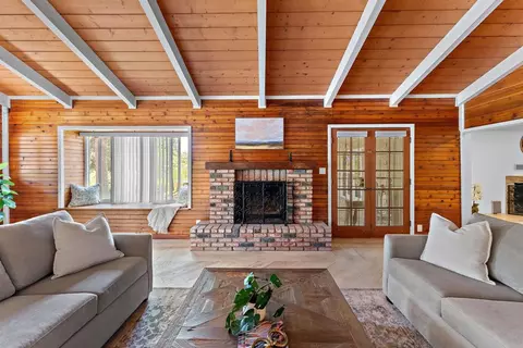 Living - 15321 Via Molinero, Poway, CA 92064 photo 2 of 4