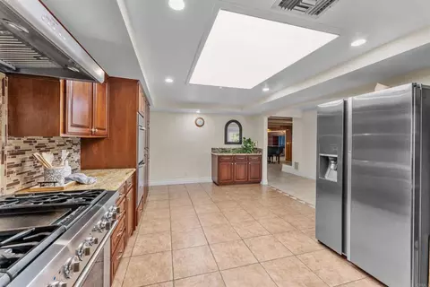 Kitchen - 15321 Via Molinero, Poway, CA 92064 photo 3 of 4