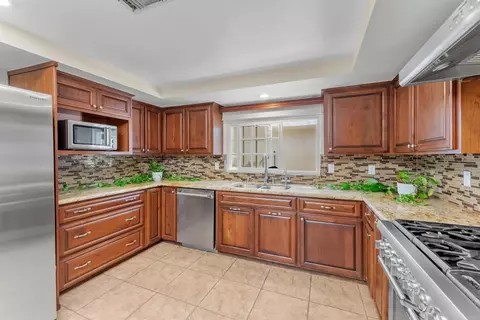 Kitchen - 15321 Via Molinero, Poway, CA 92064 photo 2 of 4