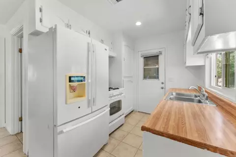 Kitchen - 15321 Via Molinero, Poway, CA 92064 photo 4 of 4