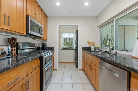 Kitchen - 2005 Countrywood Ct, Encinitas, CA 92024 photo 5 of 8