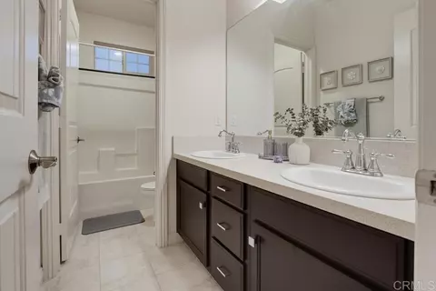 Bath - 1089 Primrose Ln, Encinitas, CA 92024 photo 3 of 3