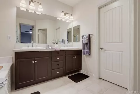 Bath - 1089 Primrose Ln, Encinitas, CA 92024 photo 1 of 3