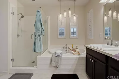 Bath - 1089 Primrose Ln, Encinitas, CA 92024 photo 2 of 3