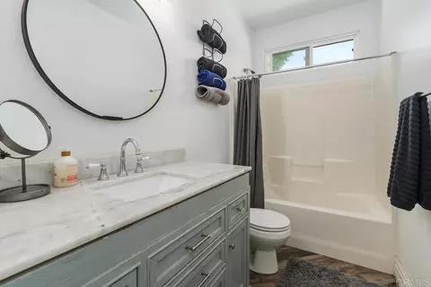 Bath - 44684 Mumm St, Temecula, CA 92592 photo 2 of 4