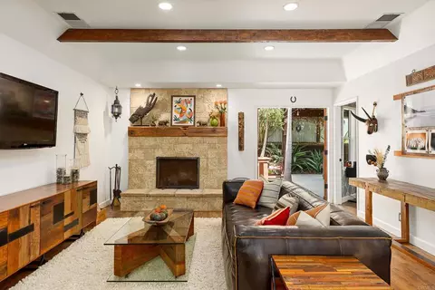 Living - 808 Palaro Dr, Encinitas, CA 92024 photo 1 of 8