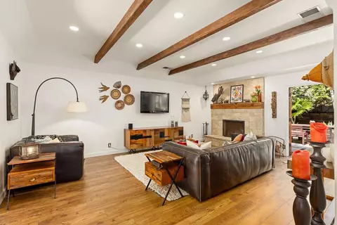 Living - 808 Palaro Dr, Encinitas, CA 92024 photo 3 of 8
